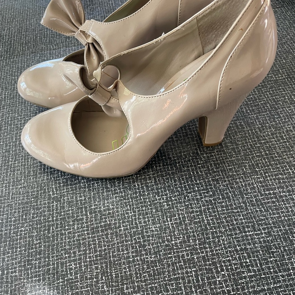 Kensie Women's Nude Patent Bow Heels - Picture 2 of 4